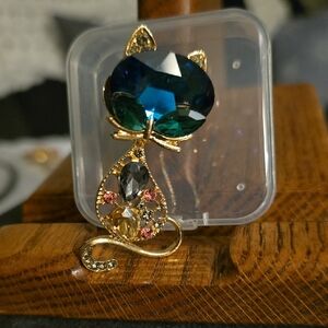 Elegant Blue and Gold Cat Brooch